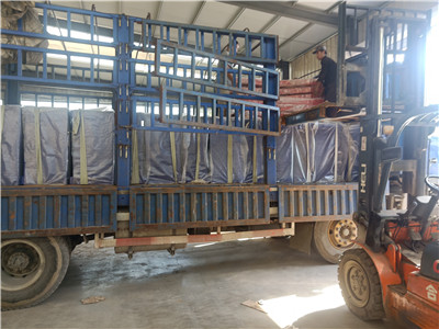 精致的手動(dòng)液壓籃球架裝車(chē)中